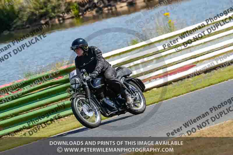 Vintage motorcycle club;eventdigitalimages;mallory park;mallory park trackday photographs;no limits trackdays;peter wileman photography;trackday digital images;trackday photos;vmcc festival 1000 bikes photographs
